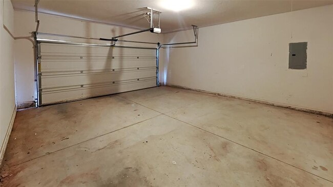 Building Photo - 2208 Mill Creek Way