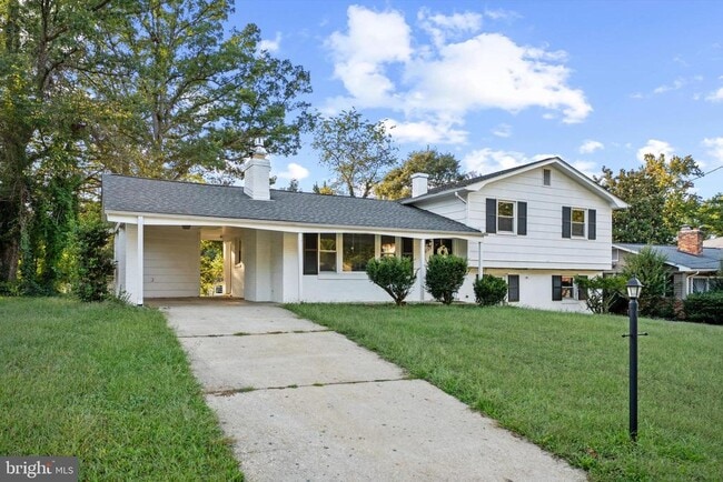 Building Photo - 9109 Pinehurst Dr