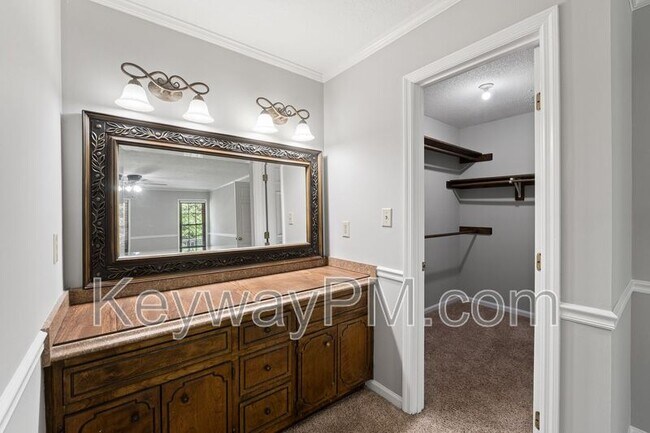 Building Photo - 255 Silver Maple Rd