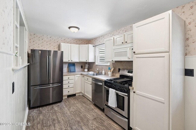 Building Photo - 6 Redwood Rd