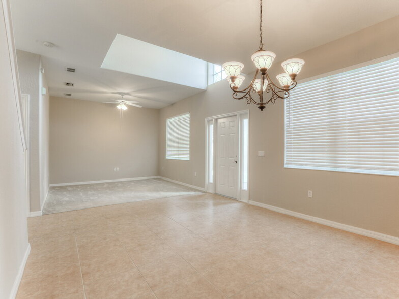 Building Photo - 9026 Beacon Manor Terrace