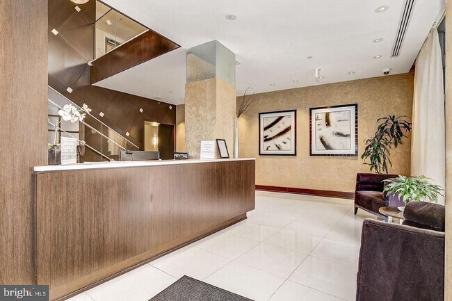 Building Photo - 440 L St NW