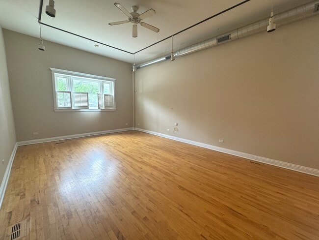 Building Photo - 4207 N Elston Ave