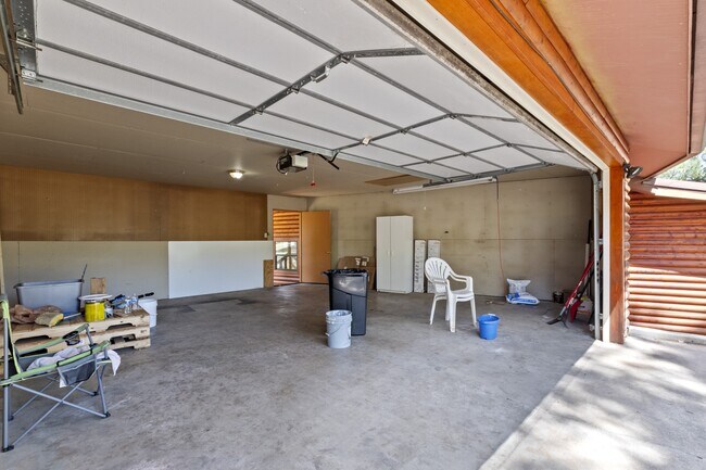 Building Photo - 103 E Miller Ct