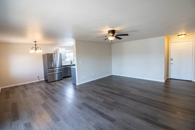 Building Photo - MOVE IN SPECIAL IF YOU SIGN LEASE BY 4/15/2026!!!!!!! Newly Updated 3/2 Home in SW Redmond