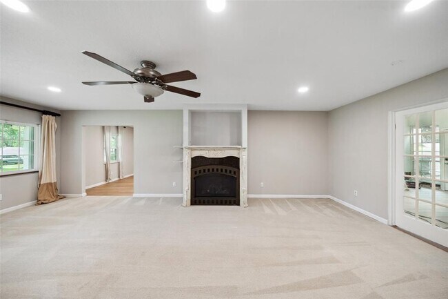 Building Photo - 13373 Southshore Dr