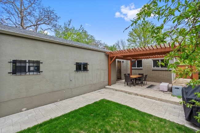 Building Photo - Available Now! Wonderful Sloan's Lake Home