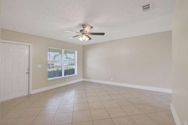 Building Photo - 8729 SE Hobe Ridge Ave