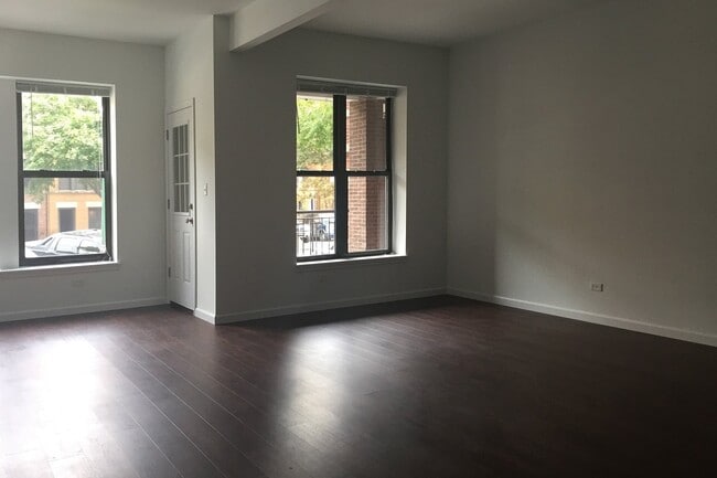 Interior Photo - 5524-5526 S. Everett Avenue