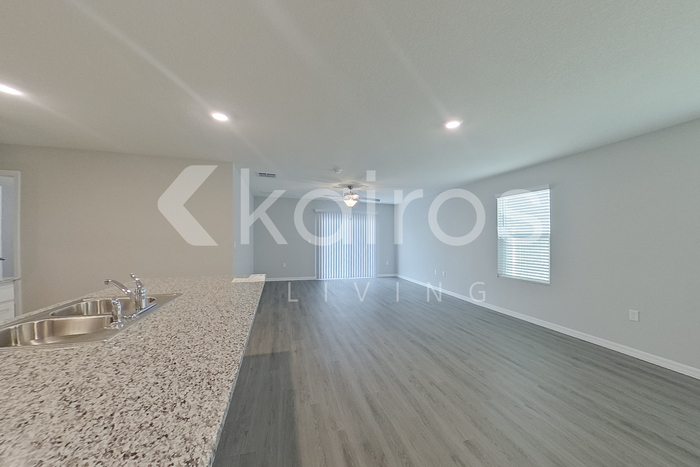 Building Photo - 8676 SW 43rd Ter