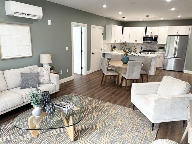 Building Photo - 1391 Main St