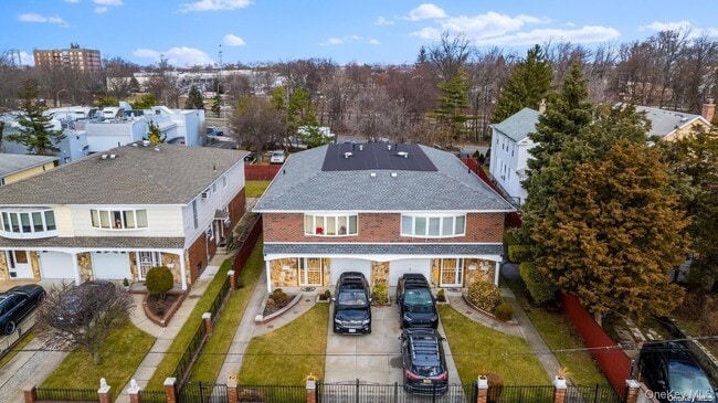 Building Photo - 155-09 Locke Ave