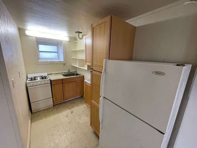 Building Photo - Ohana Kewalo Basement Studio For Rent $1350