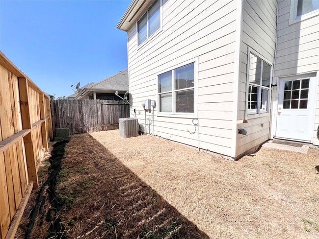 Building Photo - 815 Forest Ivy Ln