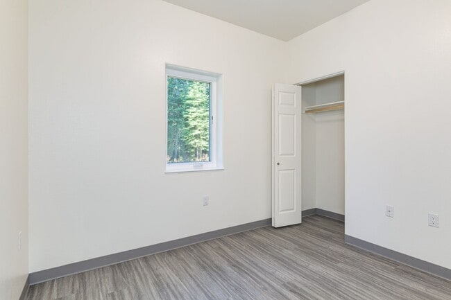 Building Photo - 1240 Shane Ct