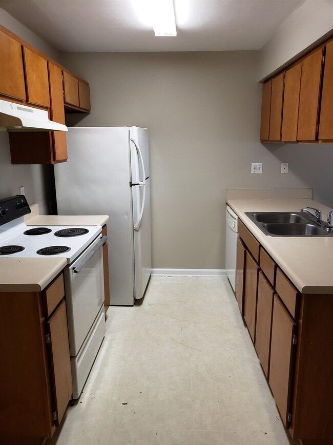 Building Photo - 227 Dixie Dr