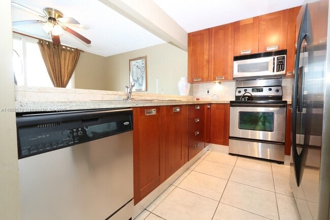 Building Photo - 17800 N Bay Rd