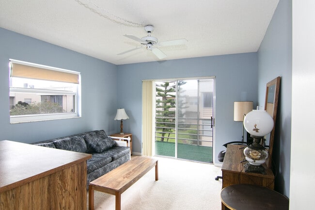 Building Photo - 39 Burgundy A