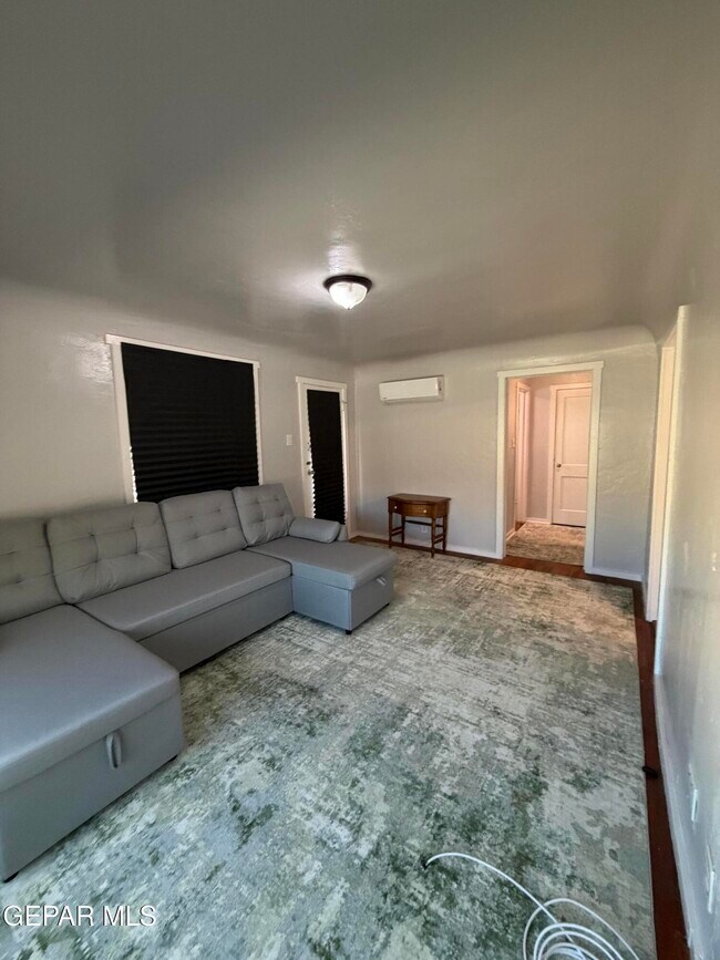 Building Photo - 2618 Idalia Ave