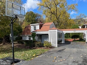 Building Photo - 10130 Blake Ln