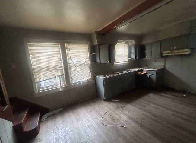 Building Photo - 7007 Myron Ave