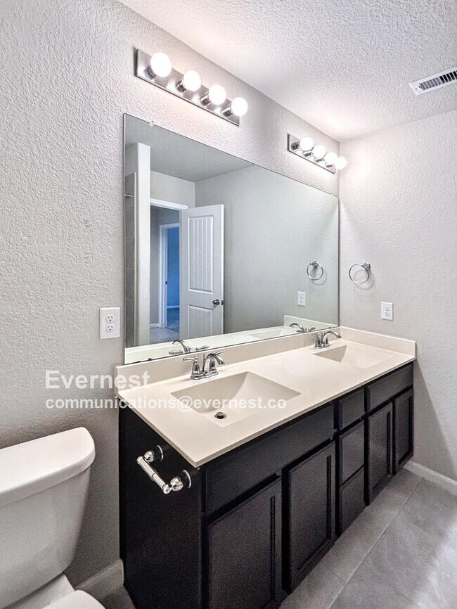Building Photo - 7418 Highland Chase Dr