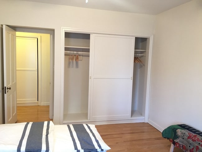 Building Photo - 10327 1/4 Ashton Ave