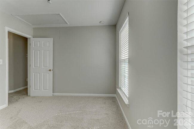 Building Photo - 524 Stillgreen Ln