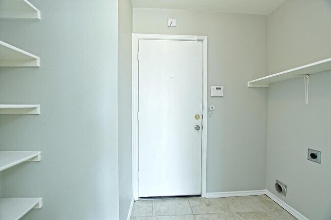 Building Photo - 102 Blanco Woods Blvd