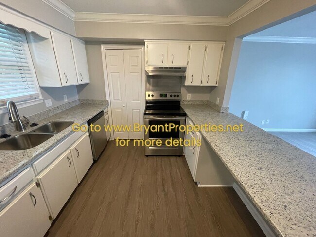 Building Photo - Nashville - 3 Bedroom, 2 Baths, 37217 Area