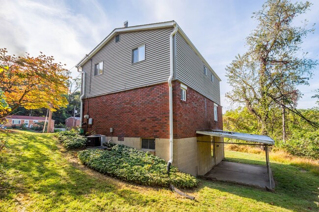 Building Photo - AVAILABLE NOW – Move In Today! NEWLY RENOV...