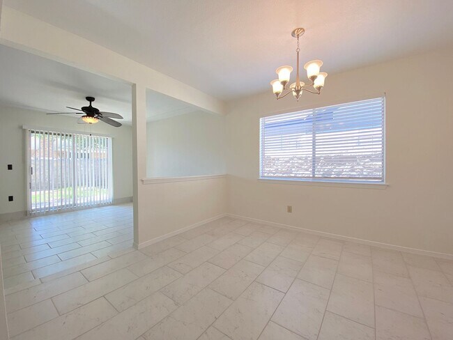 Building Photo - 5012 Salem Dr