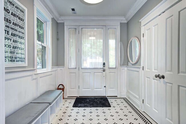 Building Photo - Beautiful Luxury Home Available in Boulder