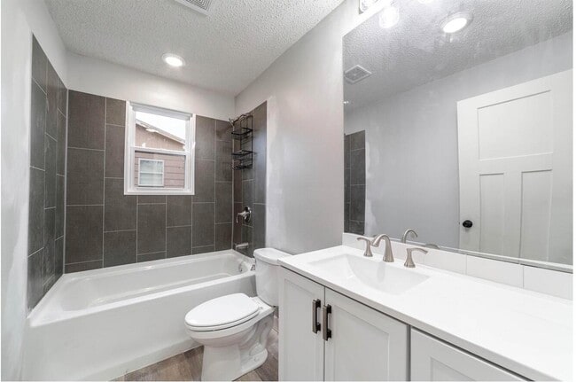 Building Photo - 3405 Balboa Ln