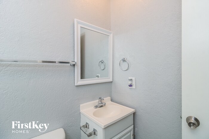 Building Photo - 4118 Kingsland Cir
