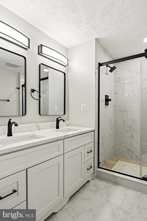 Building Photo - 9409 Mirror Pond Dr