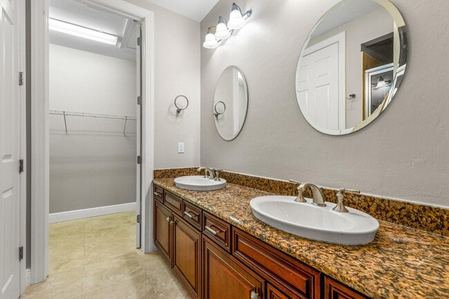 Building Photo - 2228 Soho Bay Ct