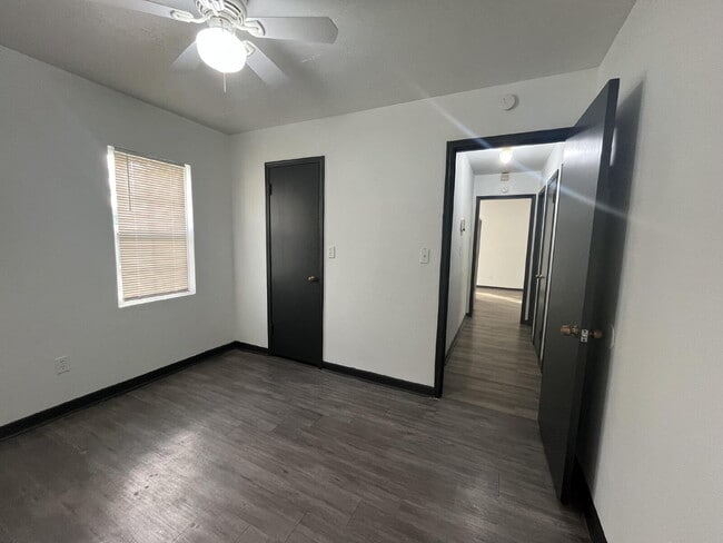 Building Photo - 1136 SE 21st St