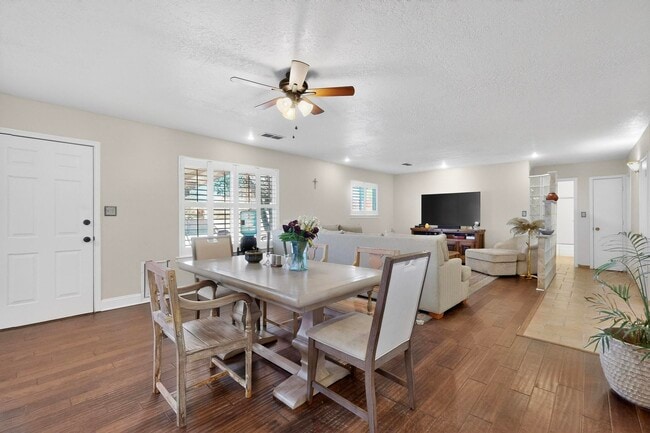 Building Photo - 6500 Martin Ct NE