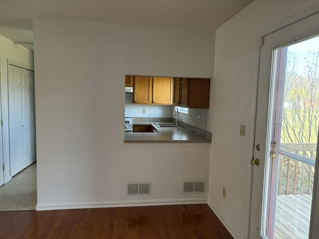 Building Photo - 103 Glen Combe Cir