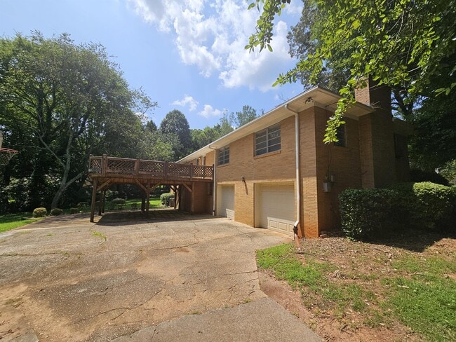 Building Photo - 7604 Shady Ln