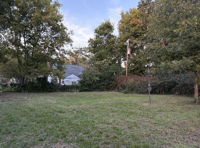 Building Photo - 225 Poplar St