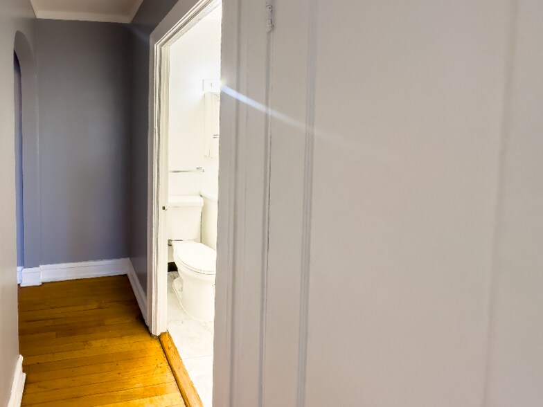 Building Photo - 1553 W 83rd St