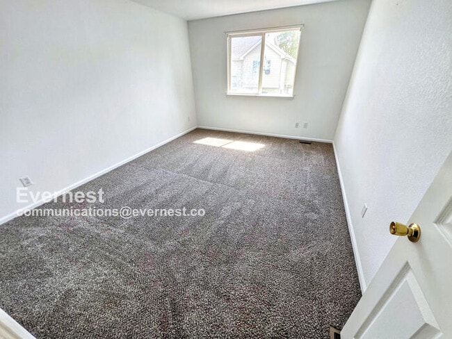 Building Photo - 502 W 114th Way