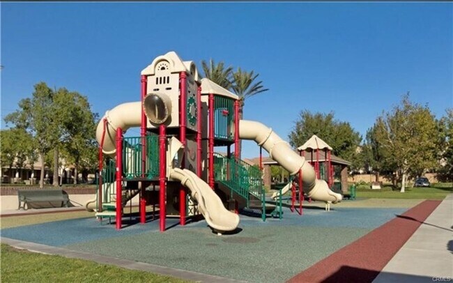 Building Photo - 15723 Parkhouse Dr