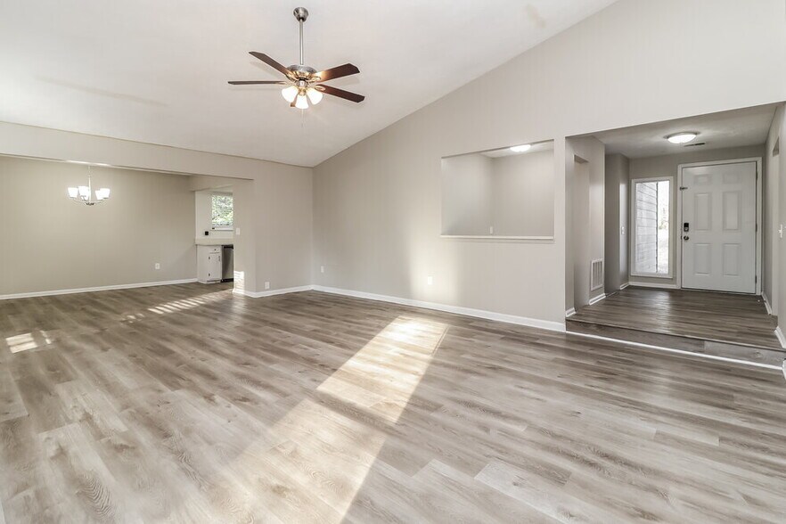Building Photo - 4795 Jamerson Forest Cir