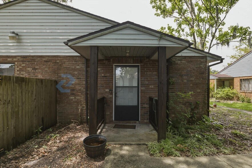 Building Photo - Unit
