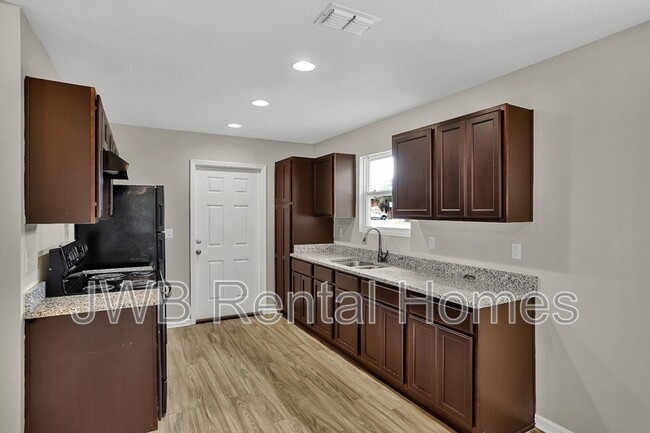 Building Photo - 2401 Susan Badger Cir
