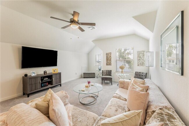 Building Photo - 718 Whitetail Dr