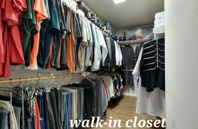 Building Photo - 219 Tulip Trail Bend